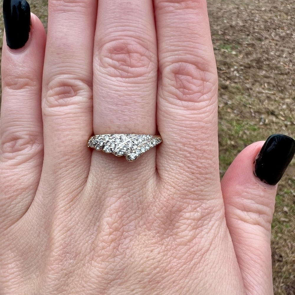 Unique Fan 14K Yellow Gold Diamond Asymmetrical Ring Size 8.25